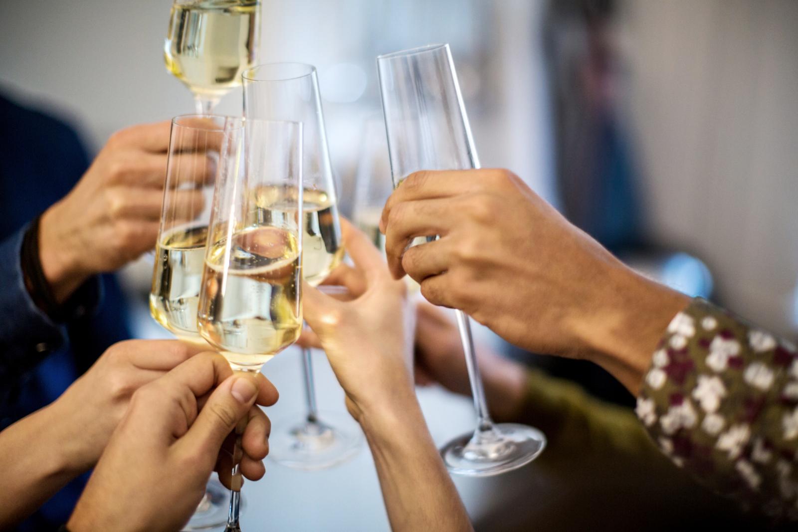 Un brindis con mamá. Feliz Día de la Madre. – La Noche en Vino.